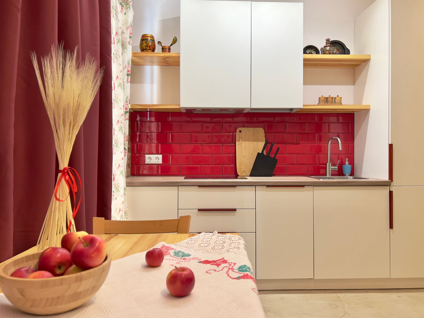 Яркие апартаменты в русском стиле